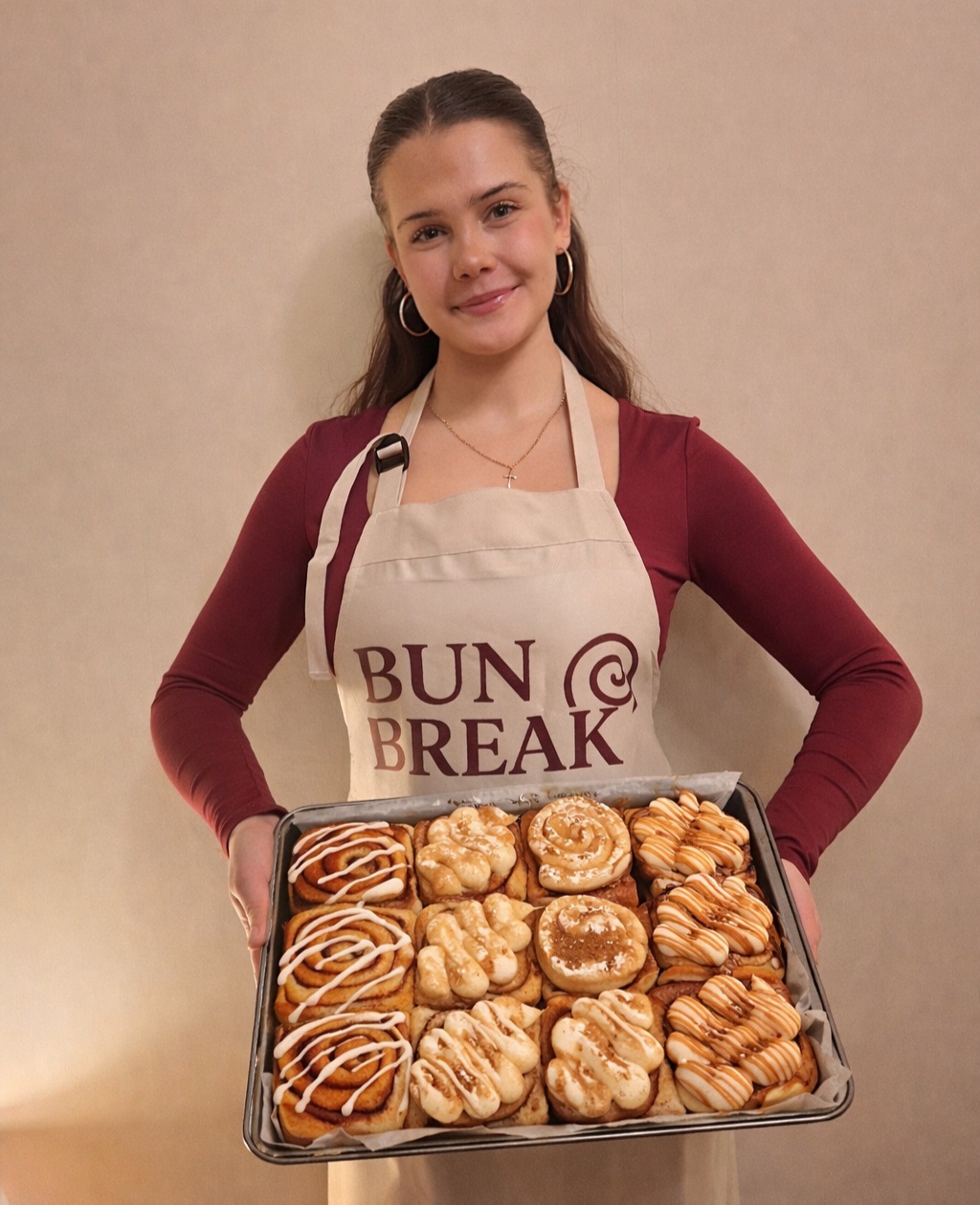 Annie from Bun Break holding a tray of freshly baked cinnamon rolls
